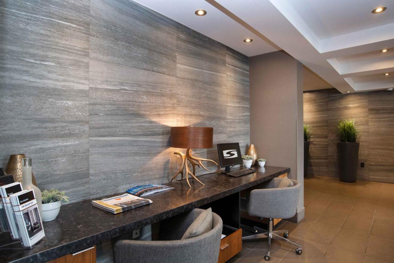 Sandman Hotel Vernon Extérieur photo