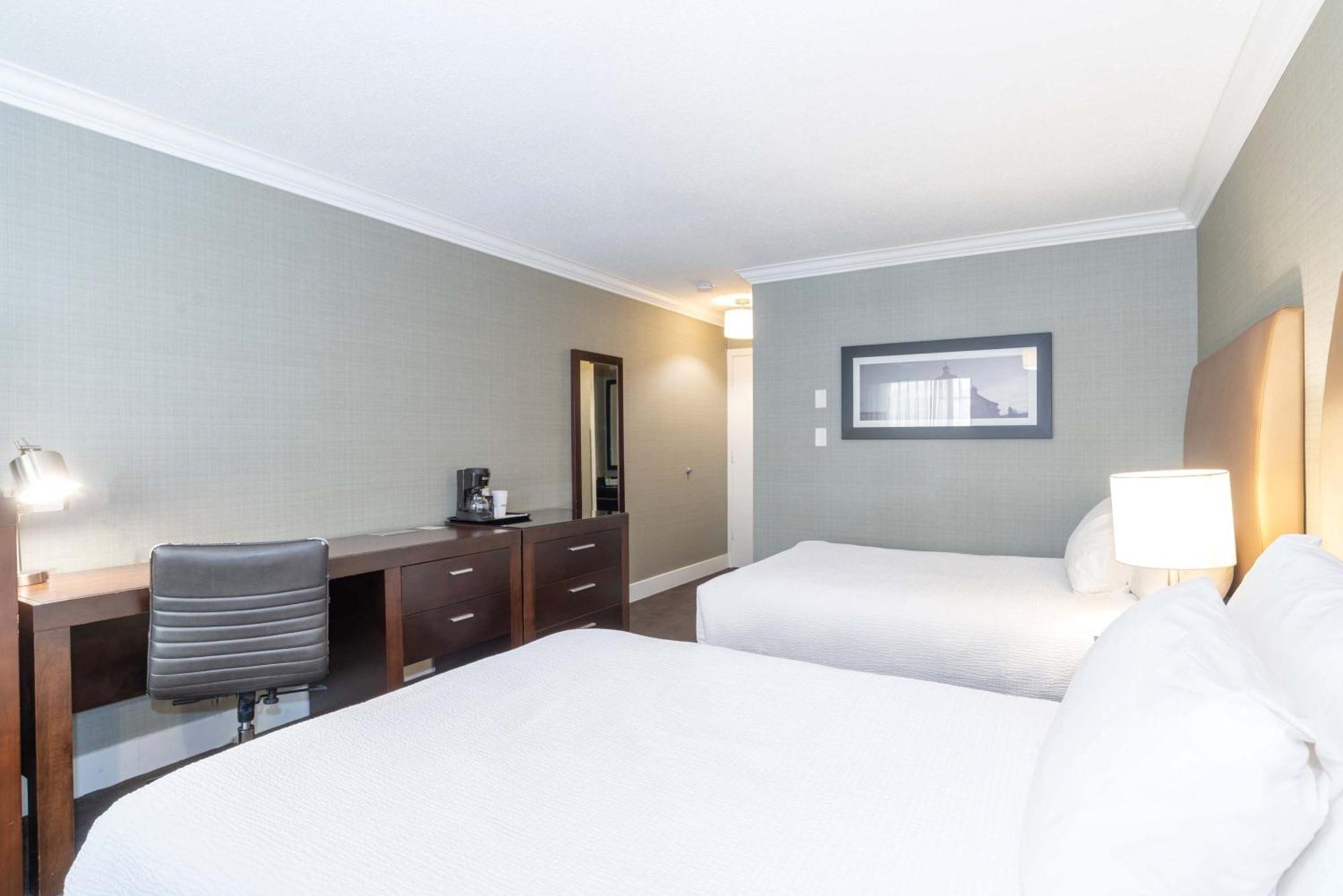 Sandman Hotel Vernon Extérieur photo