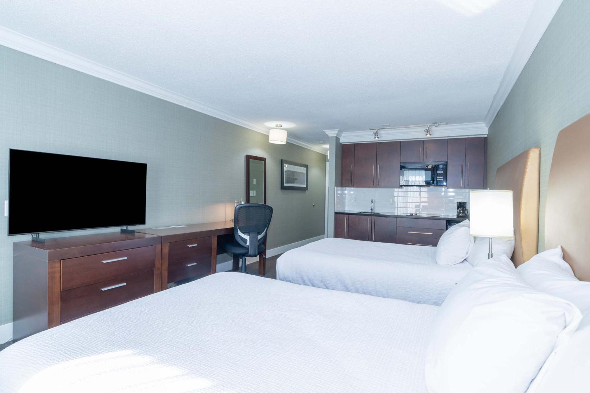 Sandman Hotel Vernon Extérieur photo