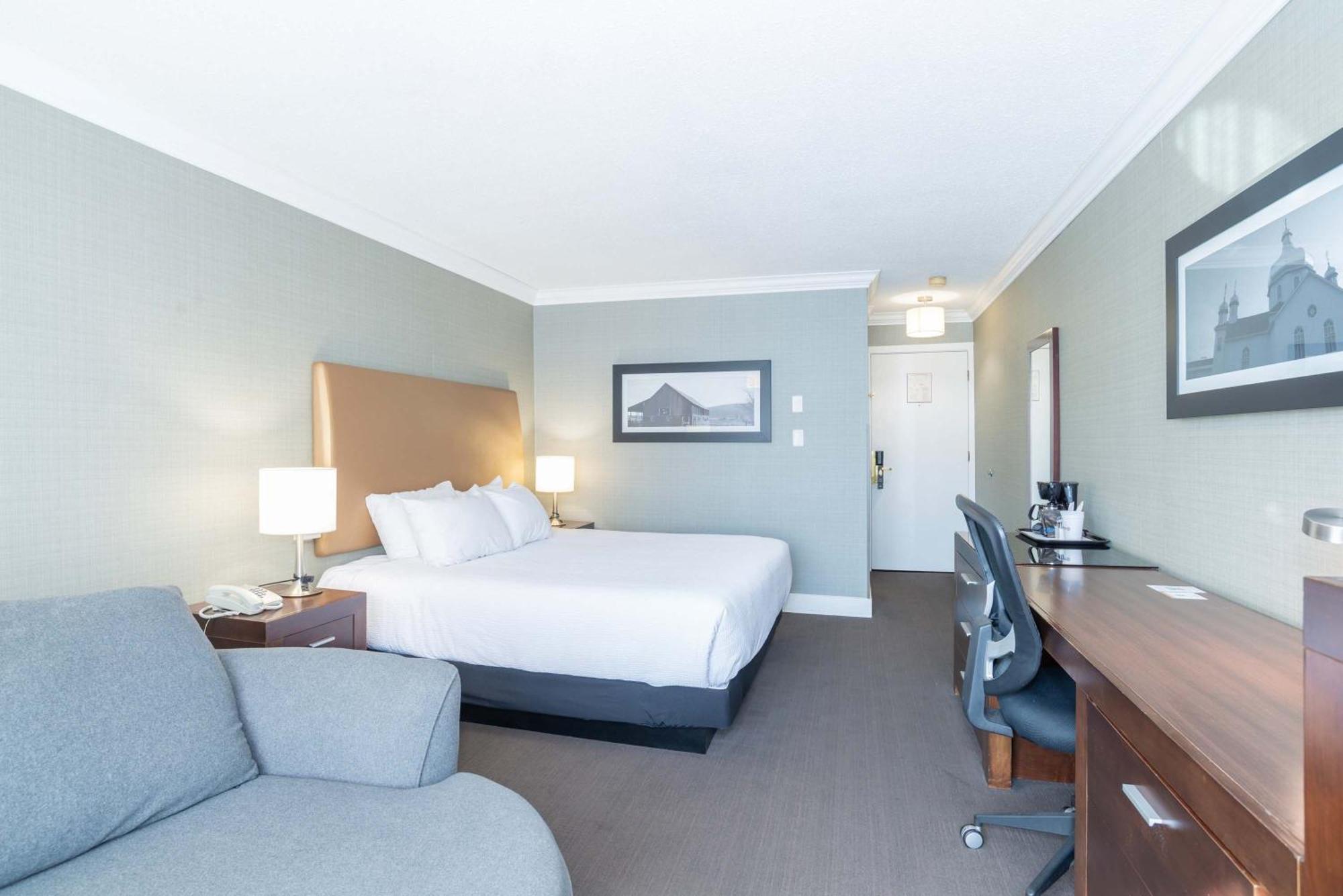 Sandman Hotel Vernon Extérieur photo