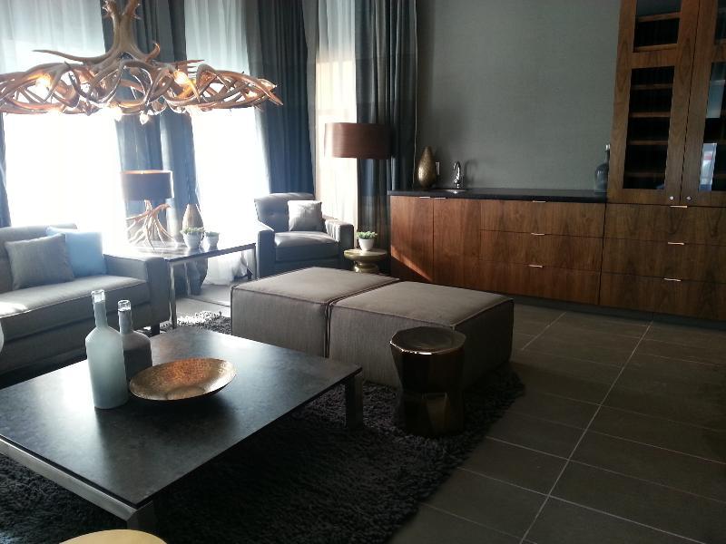 Sandman Hotel Vernon Extérieur photo
