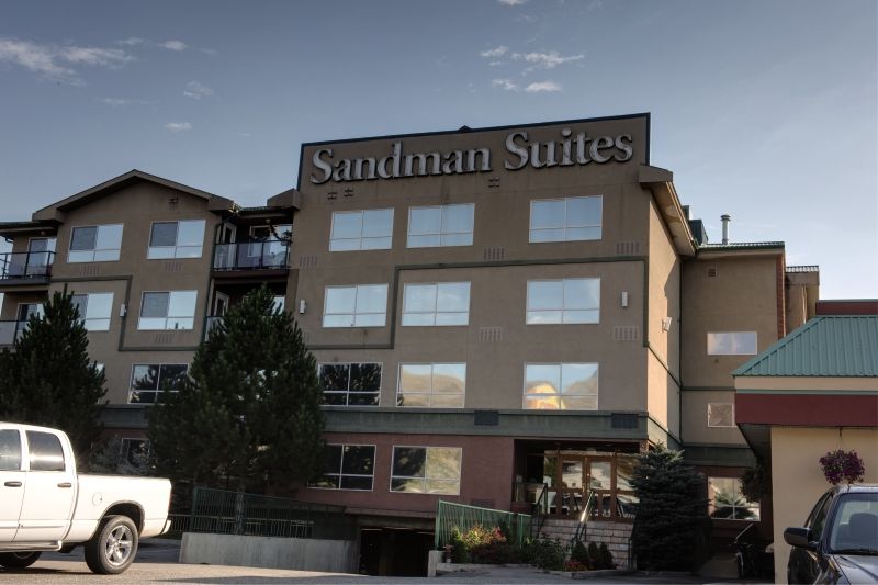 Sandman Hotel Vernon Extérieur photo