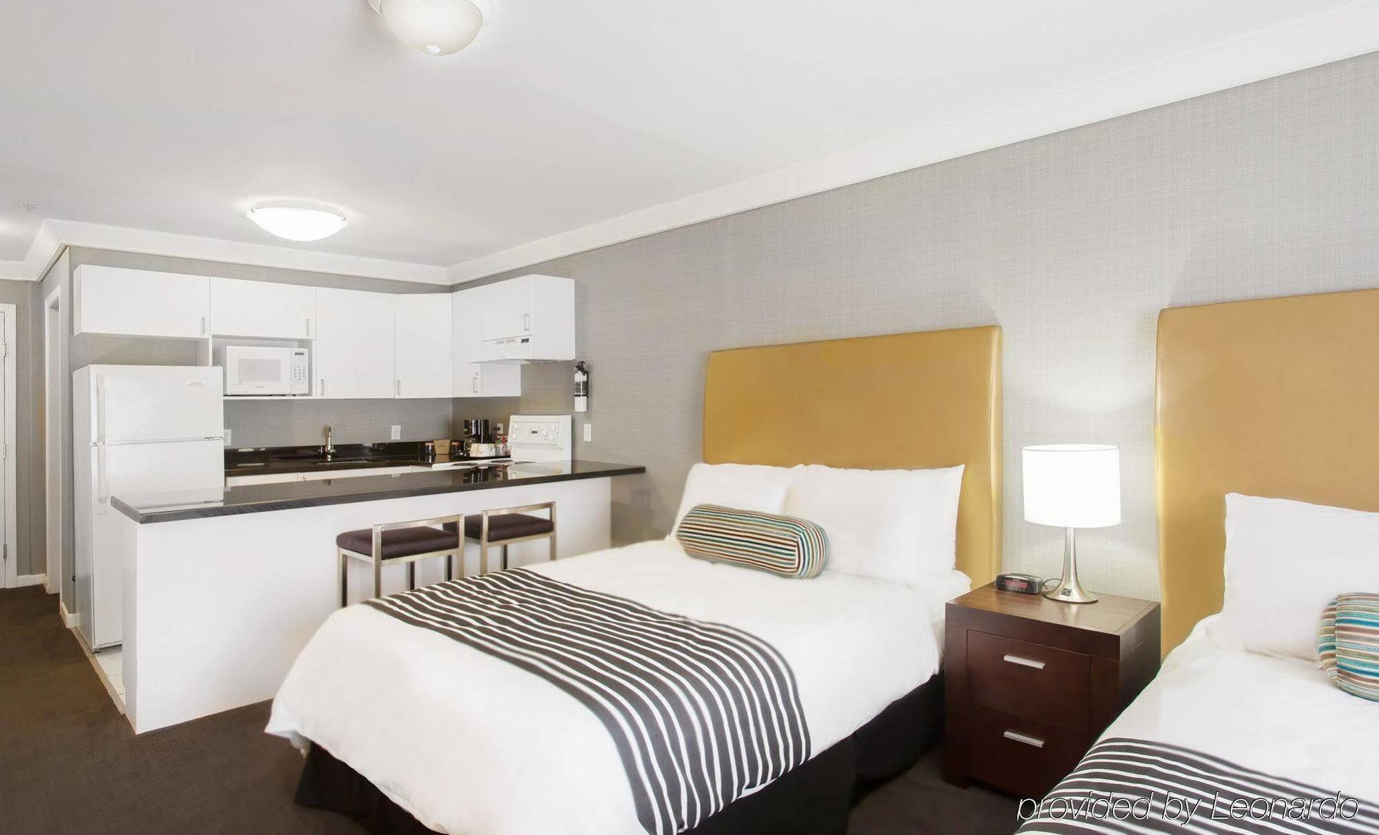 Sandman Hotel Vernon Extérieur photo